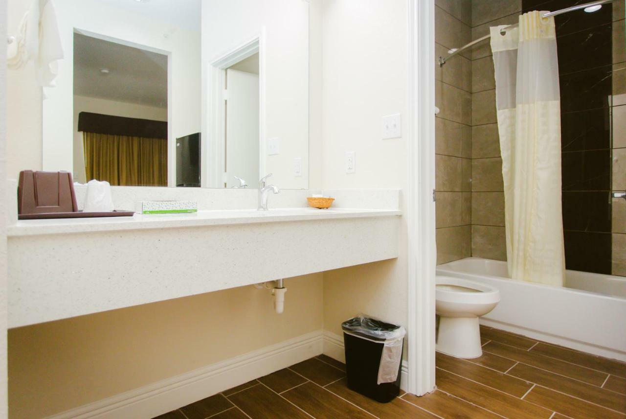 Scottish Inn & Suites Baytown Buitenkant foto