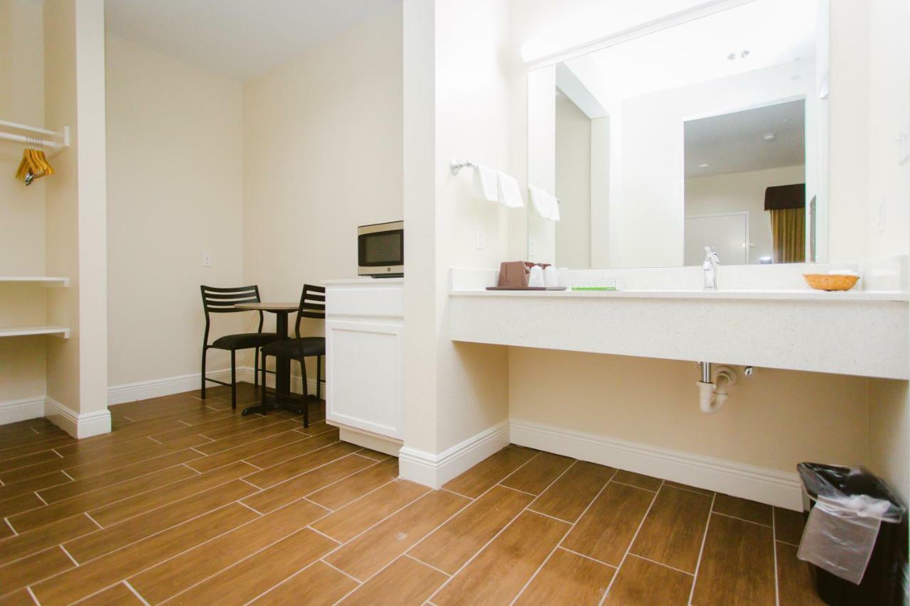 Scottish Inn & Suites Baytown Buitenkant foto