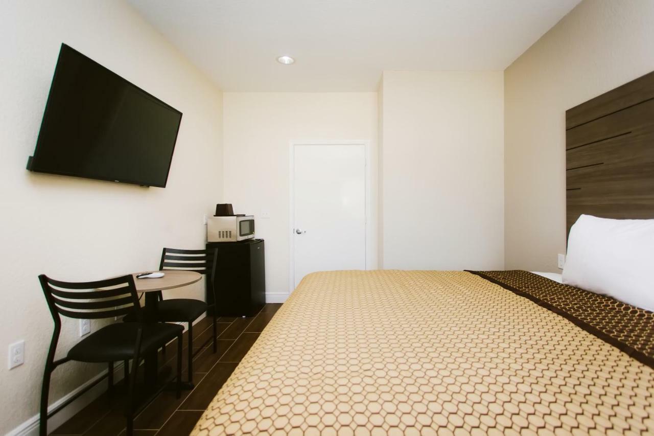 Scottish Inn & Suites Baytown Buitenkant foto