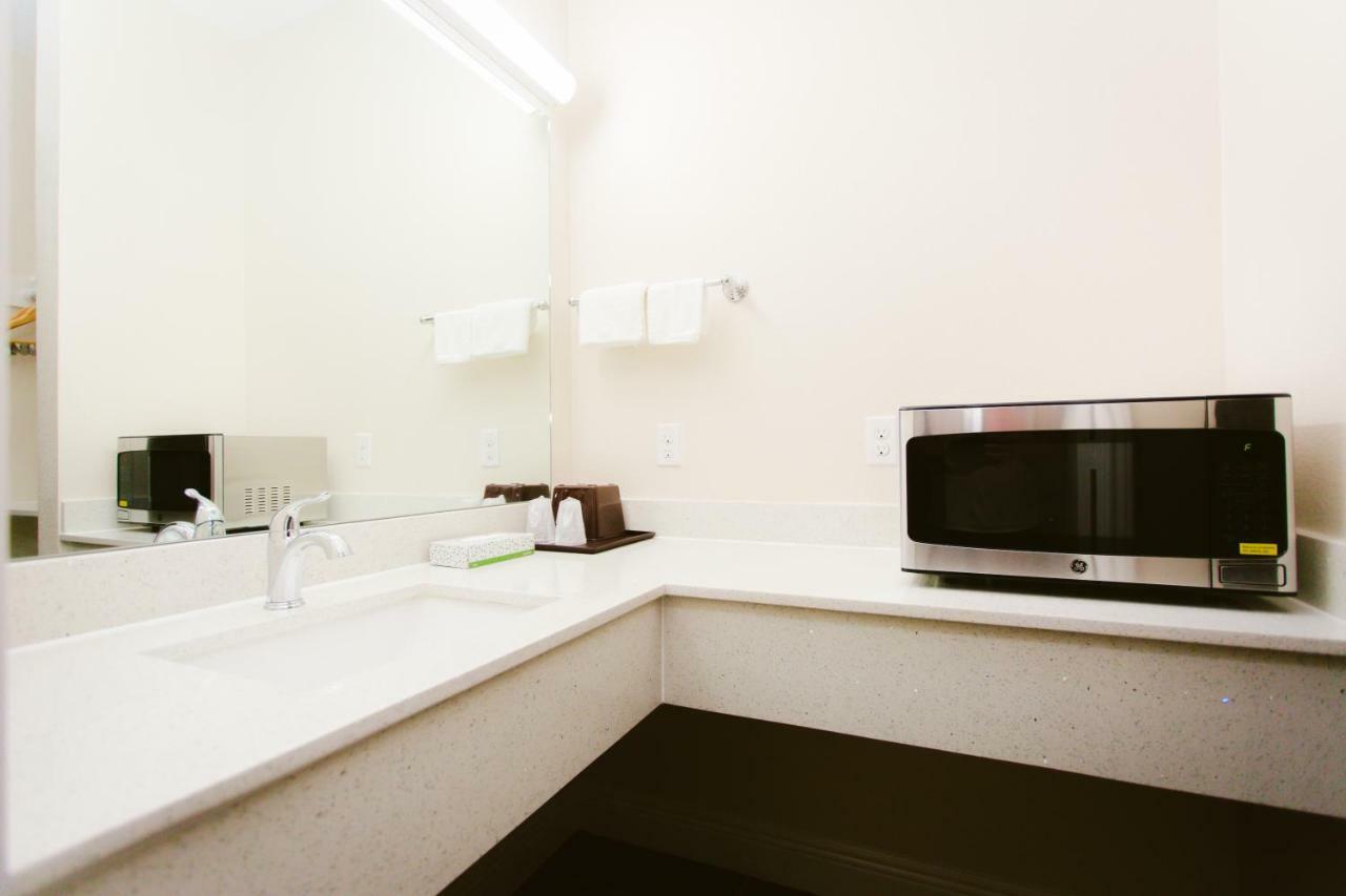 Scottish Inn & Suites Baytown Buitenkant foto