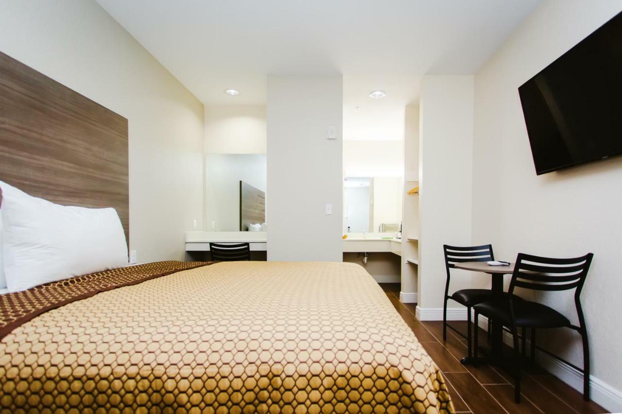 Scottish Inn & Suites Baytown Buitenkant foto